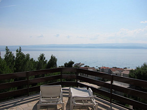 The first floor apartment (Apartment 1) is for up to seven persons.