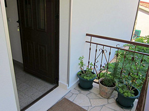 The second floor apartment (Apartment 2) is for up to seven persons.
