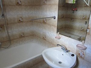 The third floor apartment (Apartment 3) is for up to seven persons.