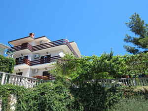 Apartments KATE are situated in one of the most beautiful part of Adriatic coast, in little place Duce near town of Omis, situated between two centres of Middle Dalmatia, Split on west side and Makarska on the east side.