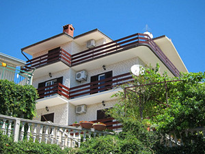 Apartments KATE are situated in one of the most beautiful part of Adriatic coast, in little place Duce near town of Omis, situated between two centres of Middle Dalmatia, Split on west side and Makarska on the east side.