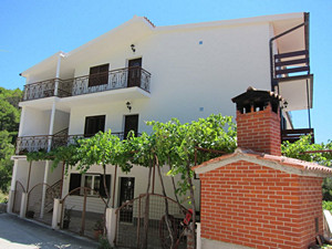 Apartments KATE are situated in one of the most beautiful part of Adriatic coast, in little place Duce near town of Omis, situated between two centres of Middle Dalmatia, Split on west side and Makarska on the east side.