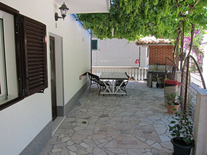 Apartments KATE are situated in one of the most beautiful part of Adriatic coast, in little place Duce near town of Omis, situated between two centres of Middle Dalmatia, Split on west side and Makarska on the east side.